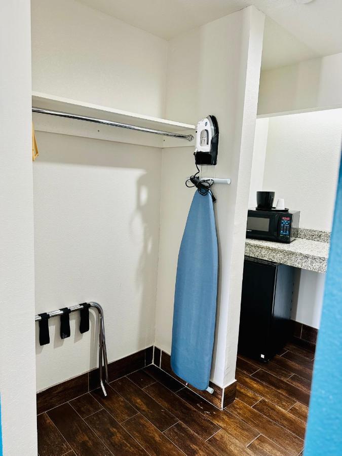 Lonestar Inn El Campo Экстерьер фото